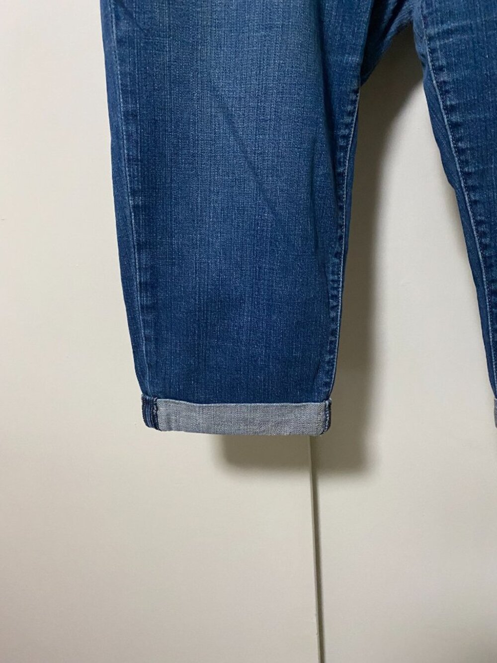 Levis capris, w/front & back pockets, size 14 - Picture 4 of 10
